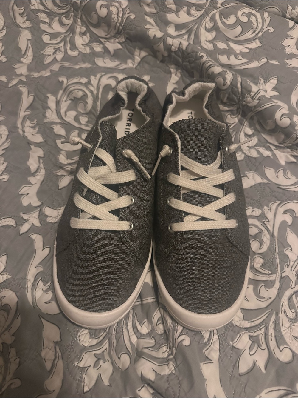 Torrid Riley Ruched Sneakers - Picture 2 of 4